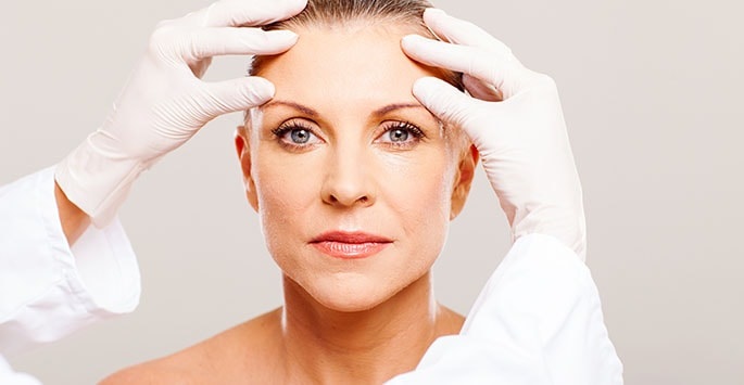 Разглаживание кожи около глаз при помощи ботулинотерапии и биоревитализации.